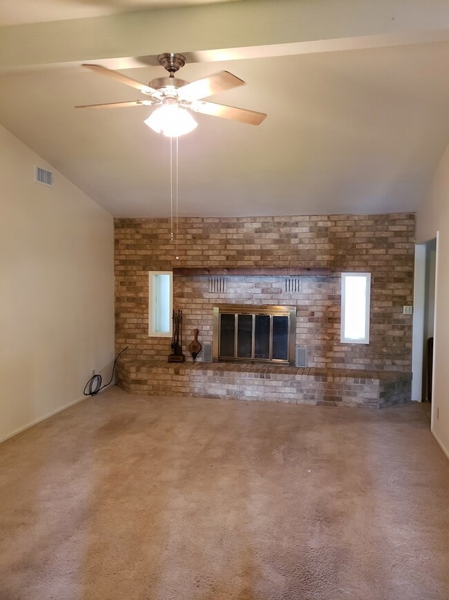 706 N Edison St, Fredericksburg, TX 78624 - photo 3