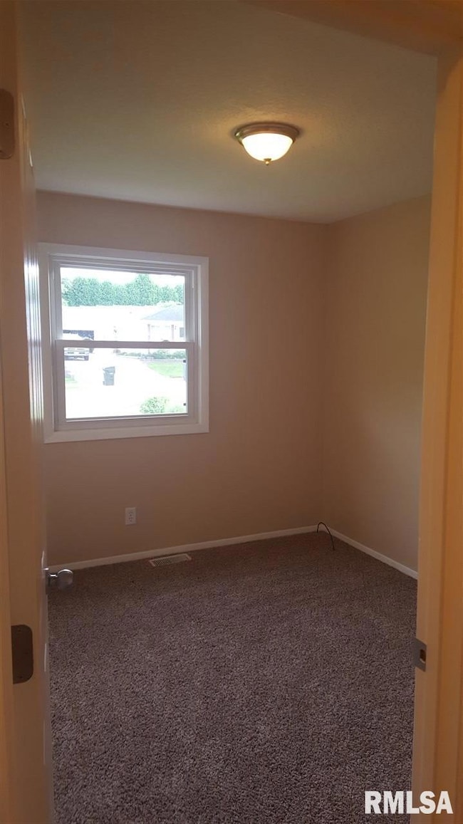 1671 W 49th St, Davenport, IA 52806 - photo 6