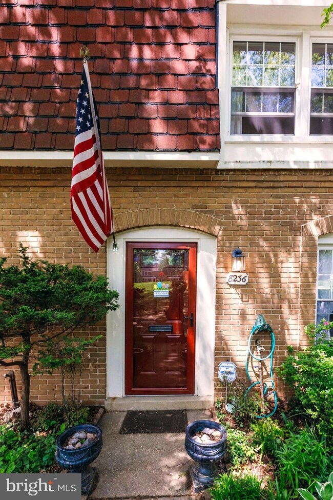 8236 Carrleigh Pkwy unit 87, Springfield, VA 22152 - photo 4