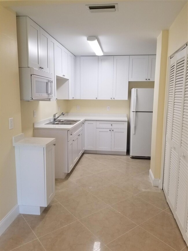 7417 Orange Dr, Davie, FL 33314 - photo 3