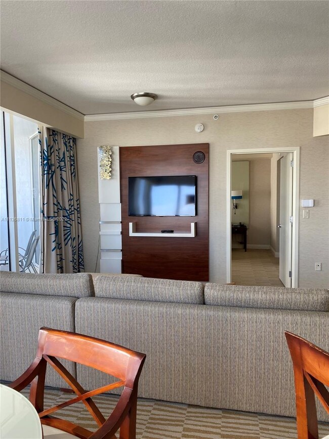 2105 LIVING AREA