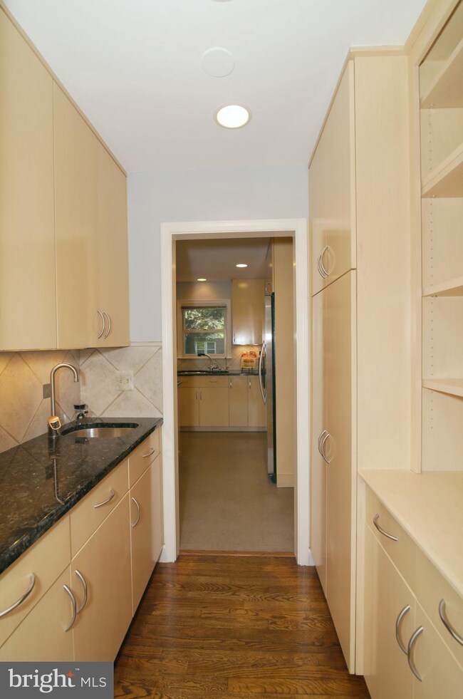 3911 Laro Ct, Fairfax, VA 22031 - photo 6