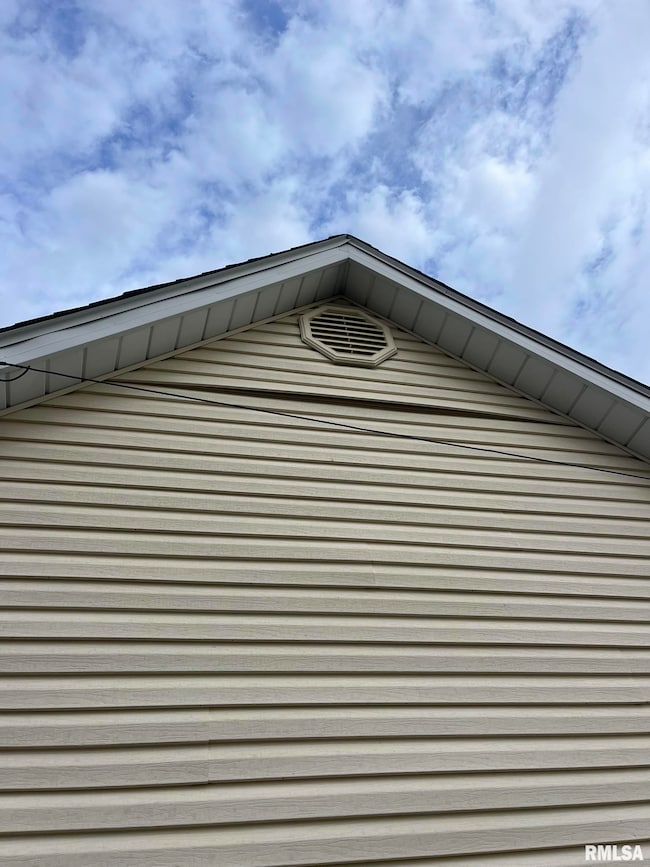 517 W Barnett St, Harrisburg, IL 62946 - photo 6