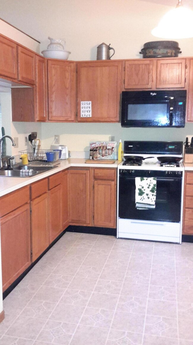 886 Harbinger Cir W, Columbus, OH 43213 - photo 5