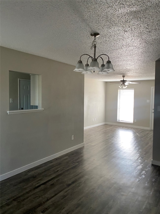 802 Las Palmas Dr, Grand Prairie, TX 75052 - photo 7