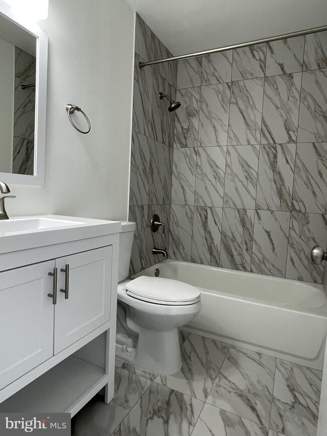 93 St Charles Square unit 93, Sterling, VA 20164 - photo 6