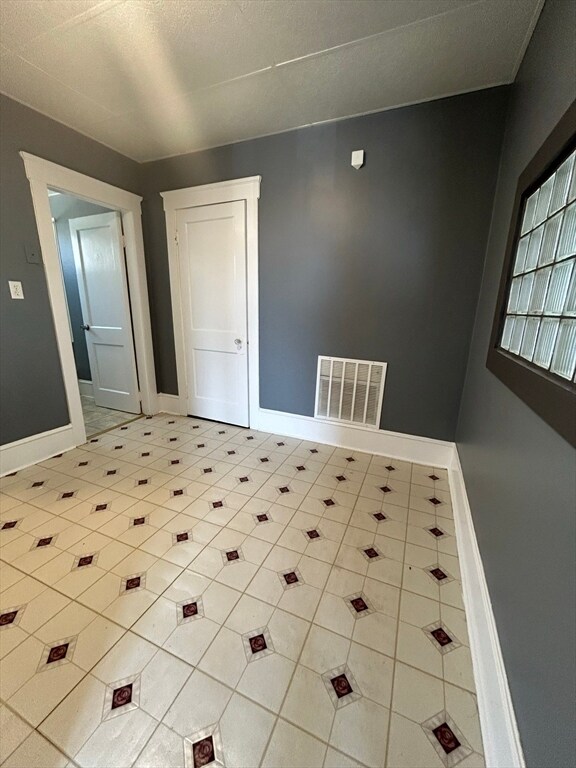 353 Madison St unit 3, Fall River, MA 02720 - photo 4