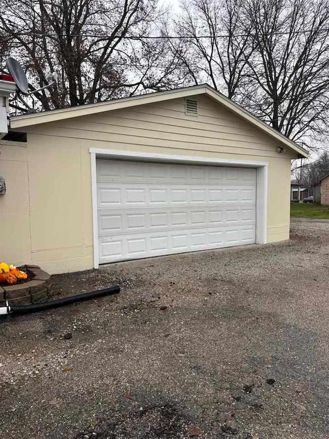 519 E 8th St, Rushville, IN 46173 - photo 5