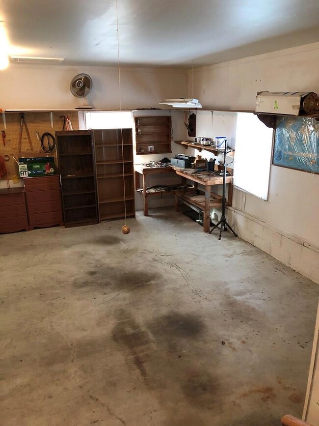 2 CAR GARAGE