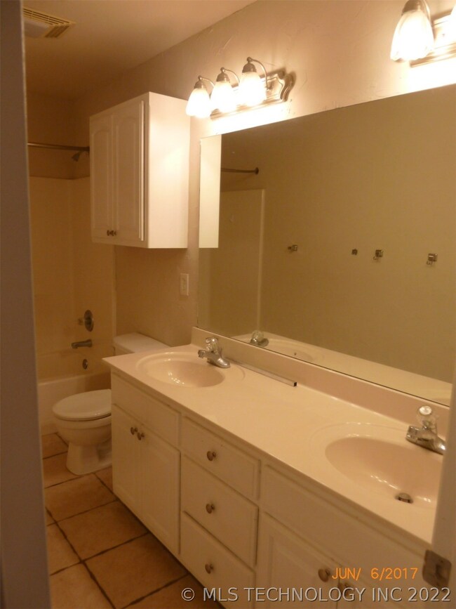 1312 W 117th St S, Jenks, OK 74037 - photo 6