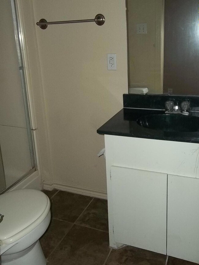 306 S Clay St, Ennis, TX 75119 - photo 3