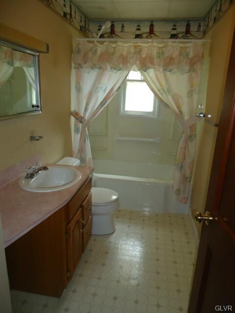 5153 Garfield Ave, Whitehall, PA 18052 - photo 6