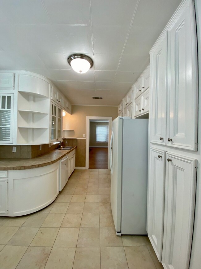 1911 Bradshaw St, Houston, TX 77008 - photo 6