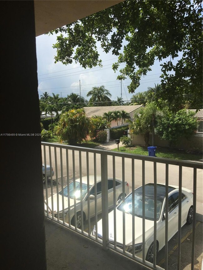 1516 SW 5th Place unit 1-4, Fort Lauderdale, FL 33312 - photo 2