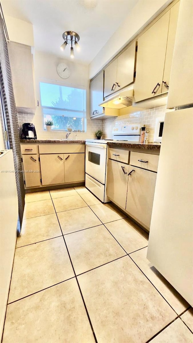 El Dorado Country Club Apartments unit 21A, Hallandale Beach, FL 33009 - photo 4