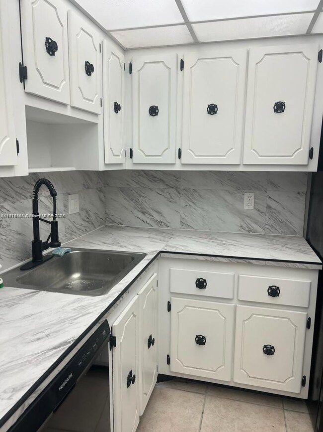 Sailboat Cay unit 1504, North Miami, FL 33181 - photo 2