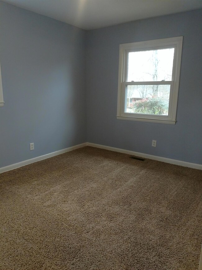 3rd bedroom with new carpet