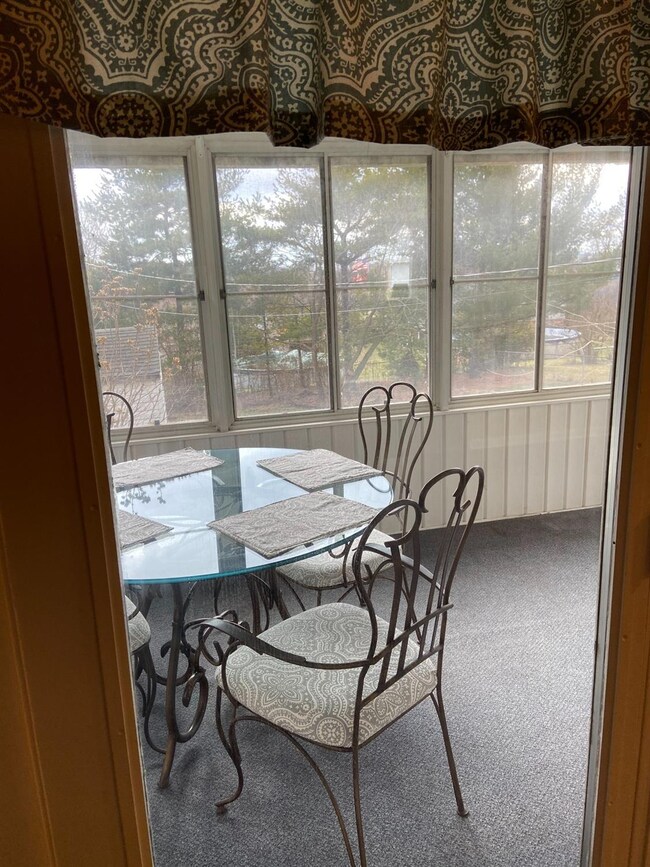Eat in 2nd floor porch, overlooking back yard