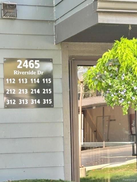 2465 Riverside Dr unit 212, Trenton, MI 48183 - photo 6