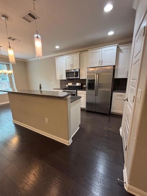 Kitchen with stainless steel appliances, crown mo