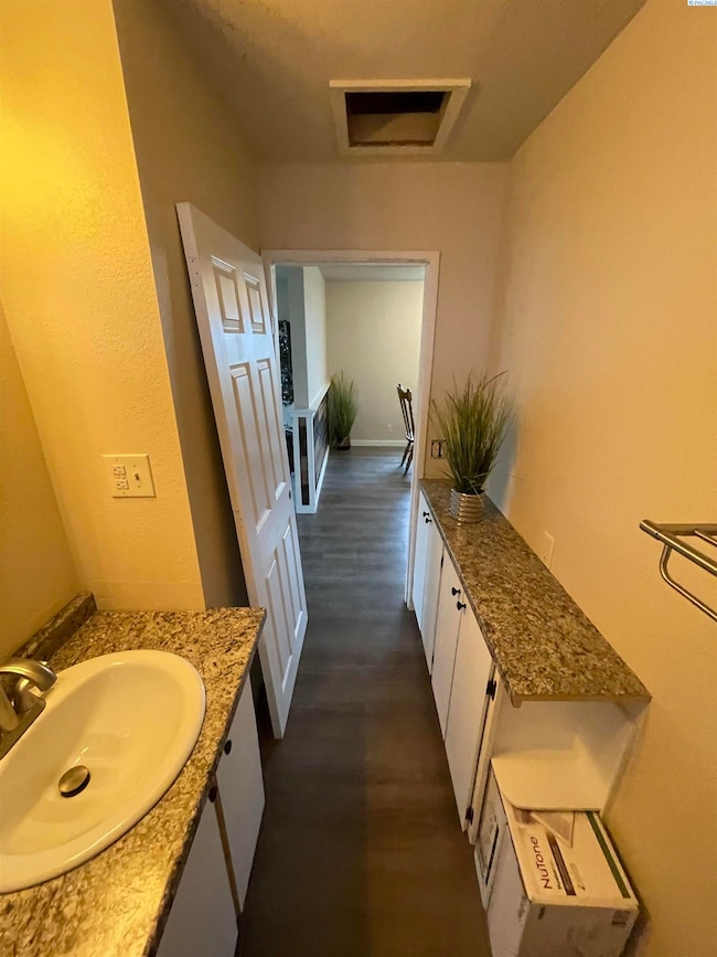 549 W Franklin St, Connell, WA 99326 - photo 7