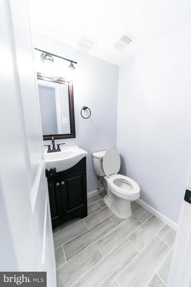 9447 Jenerio Ct, Lorton, VA 22079 - photo 7