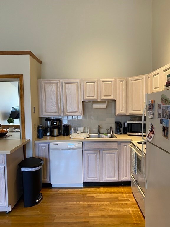 20 Chapman St unit 307, East Weymouth, MA 02189 - photo 4