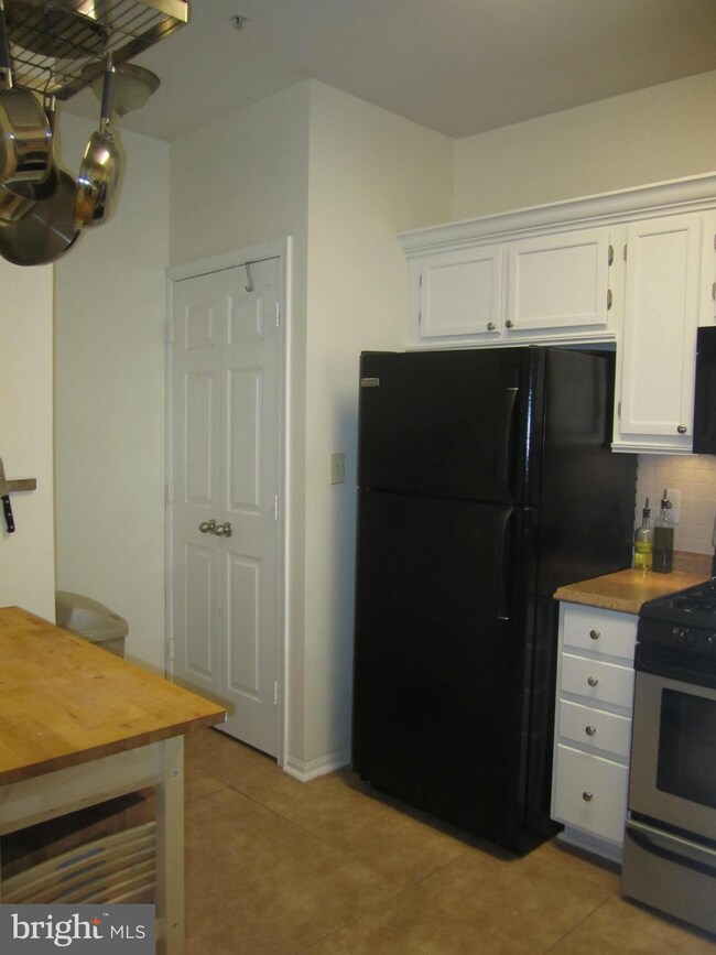 9132 Groffs Mill Dr unit 9132, Owings Mills, MD 21117 - photo 6