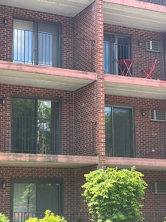 Totten Pond Village unit 34C, Waltham, MA 02451 - photo 3