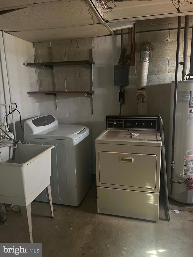 6415 Valley Park Rd, Capitol Heights, MD 20743 - photo 2