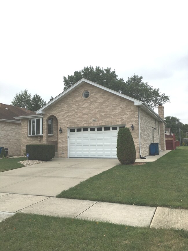 8320 Mansfield Ave, Burbank, IL 60459 - photo 2