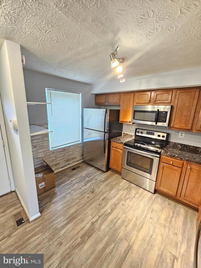 13 Farmcrest Ct, Silver Spring, MD 20905 - photo 3