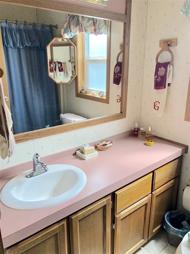 141 S Broadway St, Tekoa, WA 99033 - photo 5