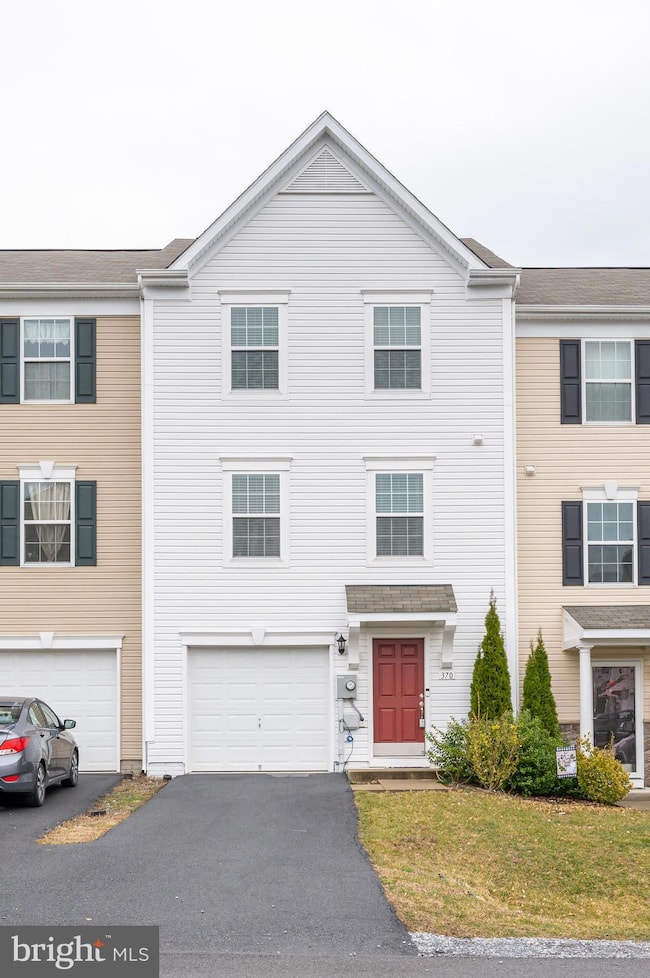 370 Rumbling Rock Rd, Hedgesville, WV 25427 - photo 2