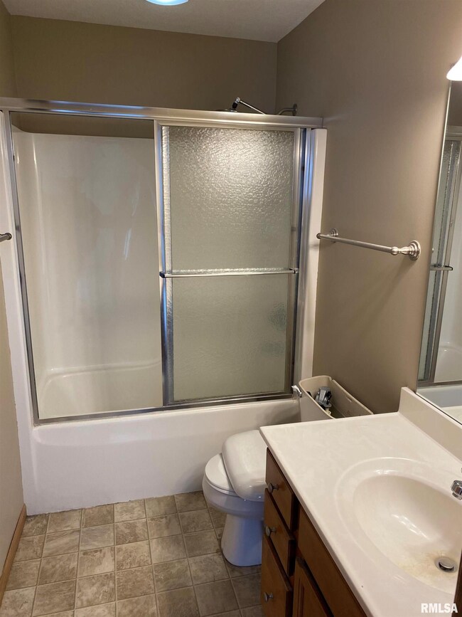 1226 W 61st St, Davenport, IA 52806 - photo 6