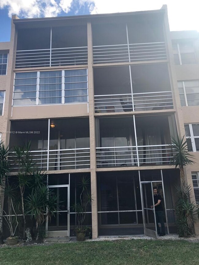 unlisted-address, Davie, FL 33324 - photo 3