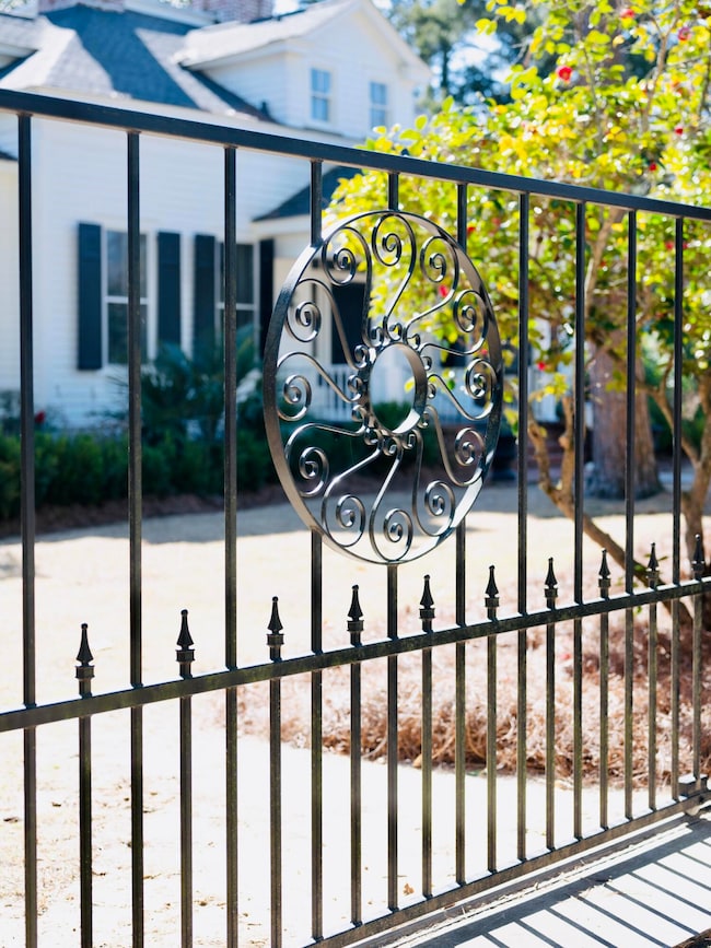 Side Gate