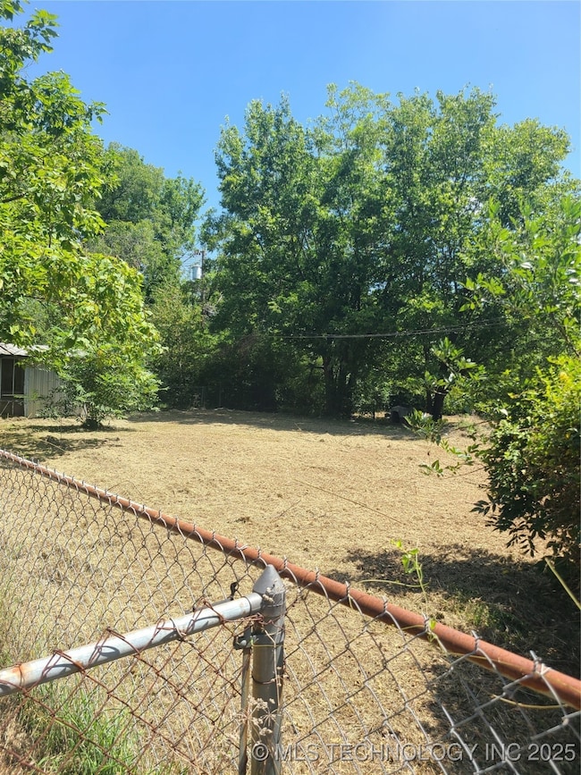 404 E Beach St, Henryetta, OK 74437 - photo 7