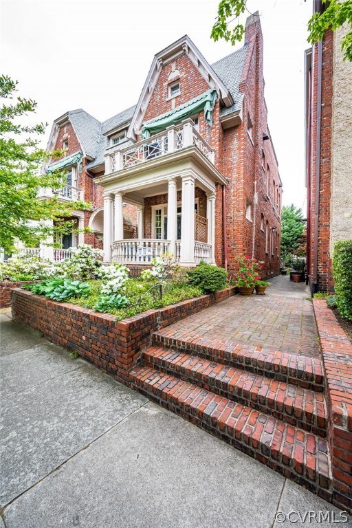 View of front facade with a porch