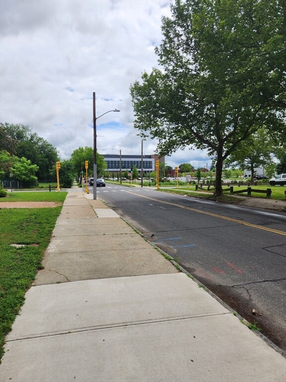 108 Alden St, Springfield, MA 01109 - photo 3