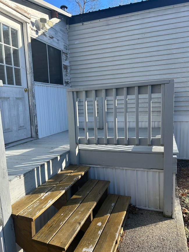 18 Bangor St, Nashua, NH 03063 - photo 4