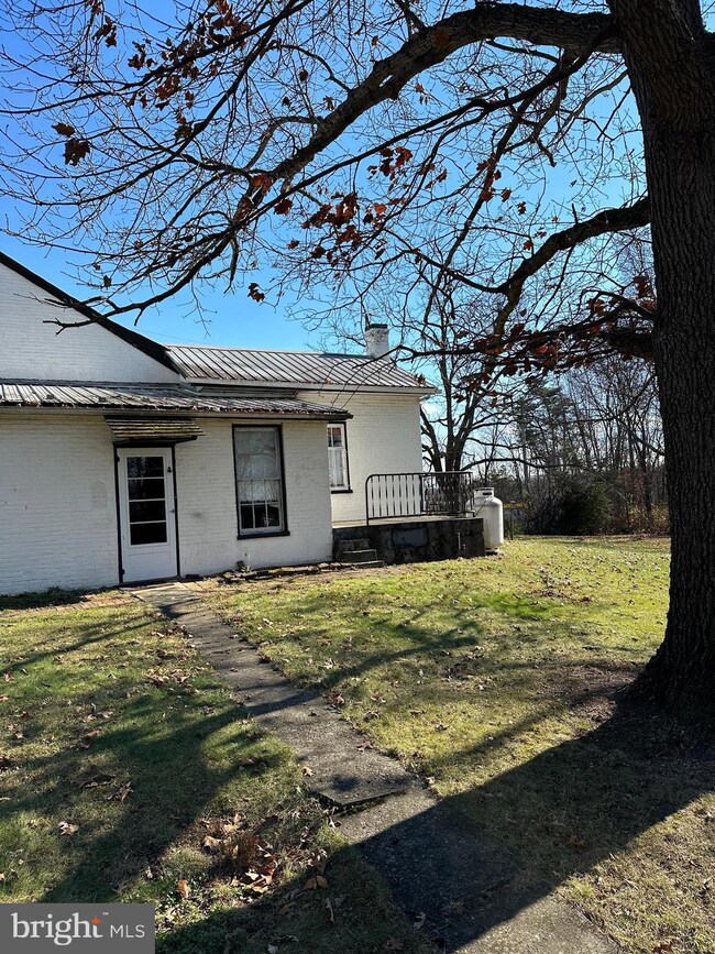 2142 Williamson Rd, Greencastle, PA 17225 - photo 4