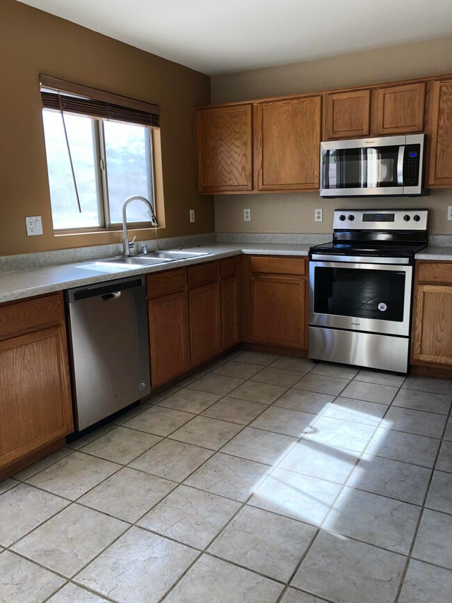 10575 kitchen2