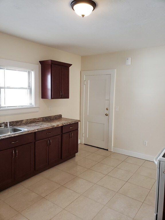 526 Summer St unit 1, Brockton, MA 02302 - photo 2