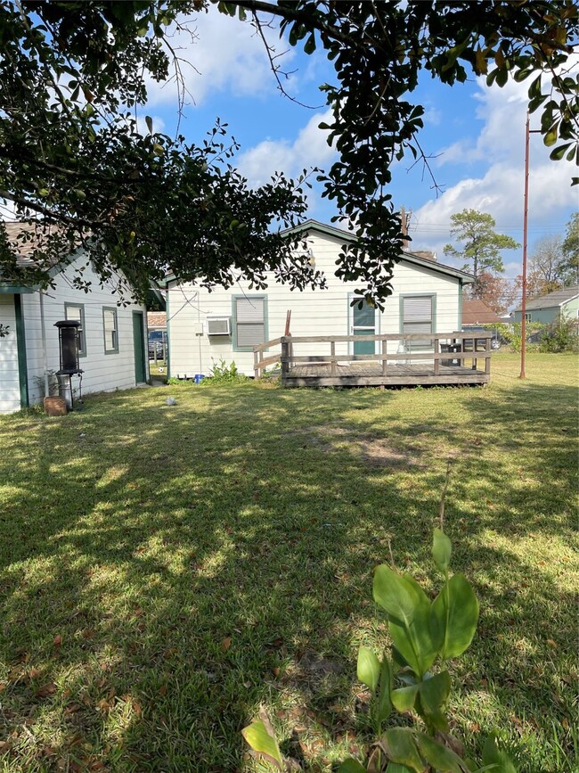 1202 Apache St, Houston, TX 77022 - photo 4