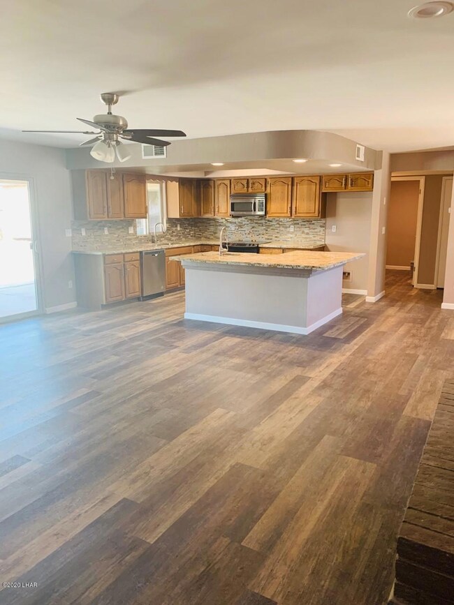 301 Cottonwood Dr Photo