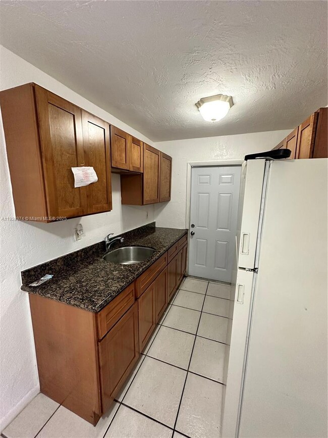 2534 NW 139th St unit 3, Opa Locka, FL 33054 - photo 2