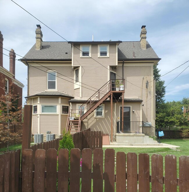 36 Auburn Ave unit 38, Columbus, OH 43205 - photo 2