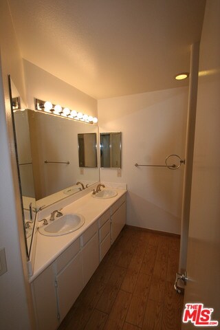 26504 Country Rd, Valencia, CA 91354 - photo 2