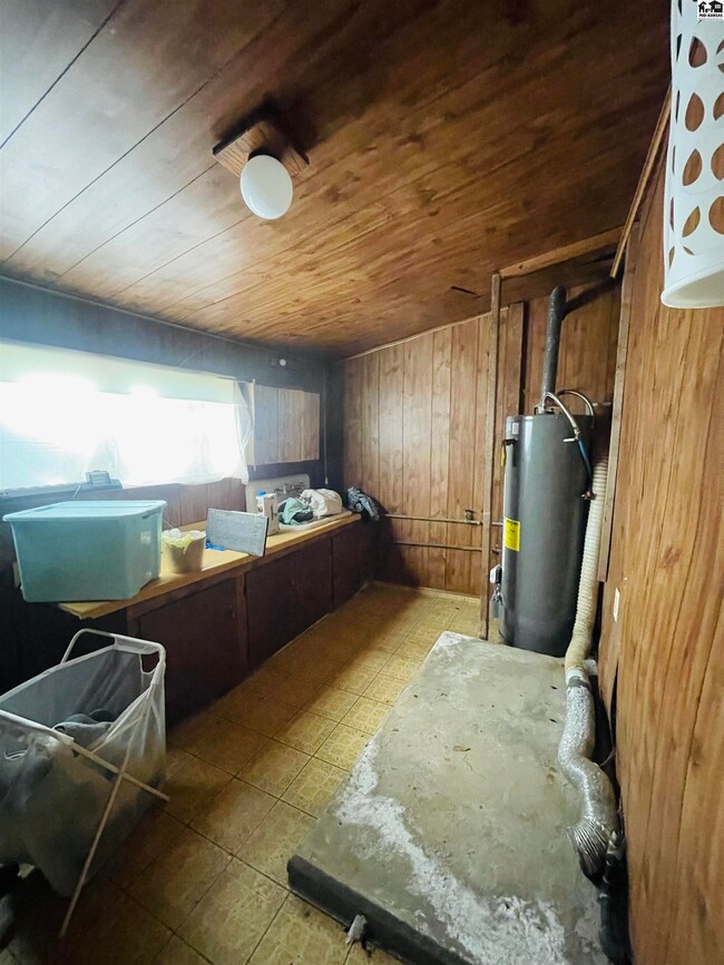 319 N 8th St, Sterling, KS 67579 - photo 7